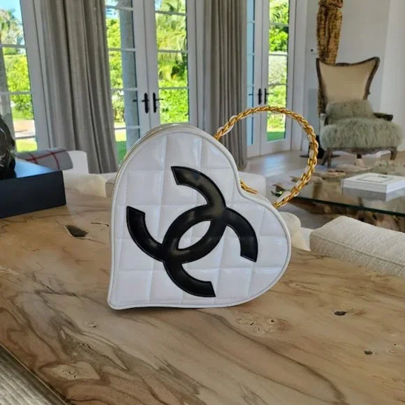 Chanel Vintage Heart Bag 1990's - Picture 1 of 11